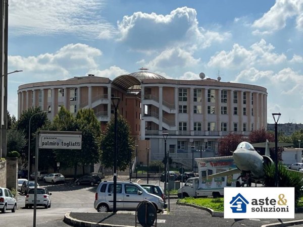 negozio in vendita a Velletri