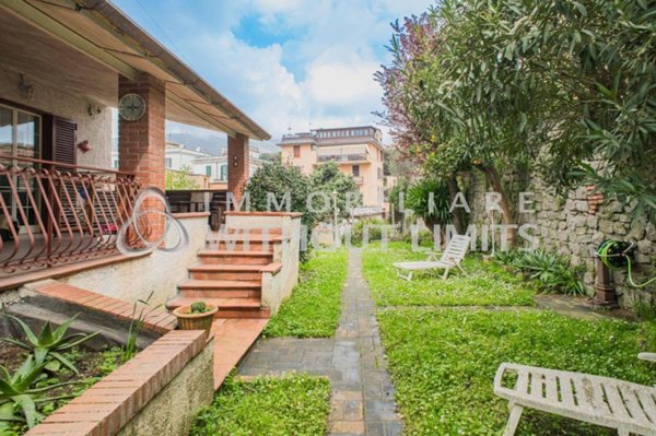 casa indipendente in vendita a Velletri