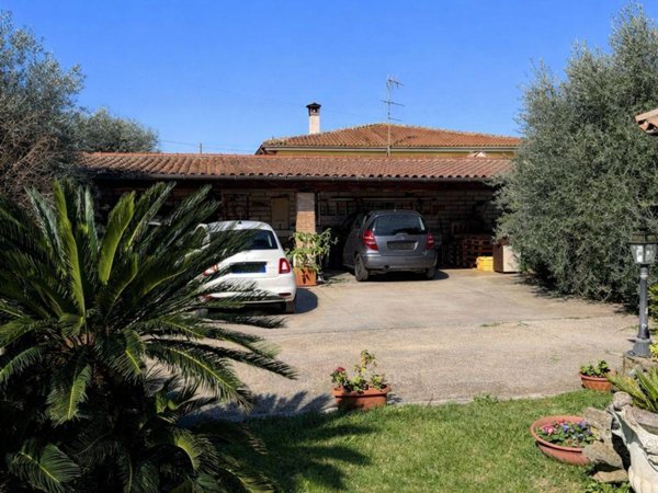 casa indipendente in vendita a Velletri