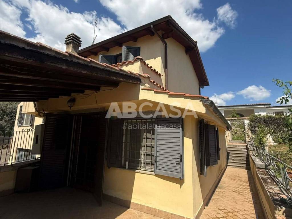 casa indipendente in vendita a Velletri
