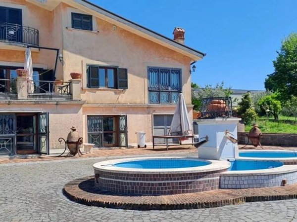 casa indipendente in vendita a Velletri