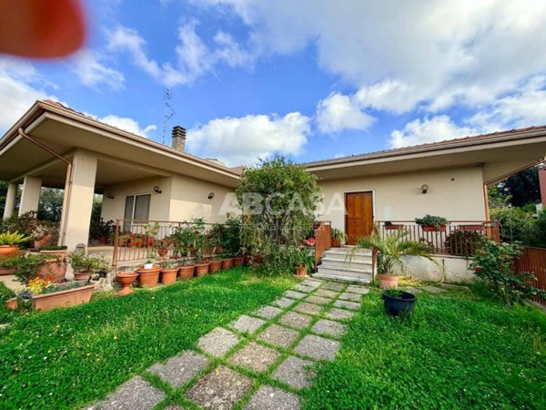 casa indipendente in vendita a Velletri