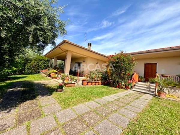 casa indipendente in vendita a Velletri