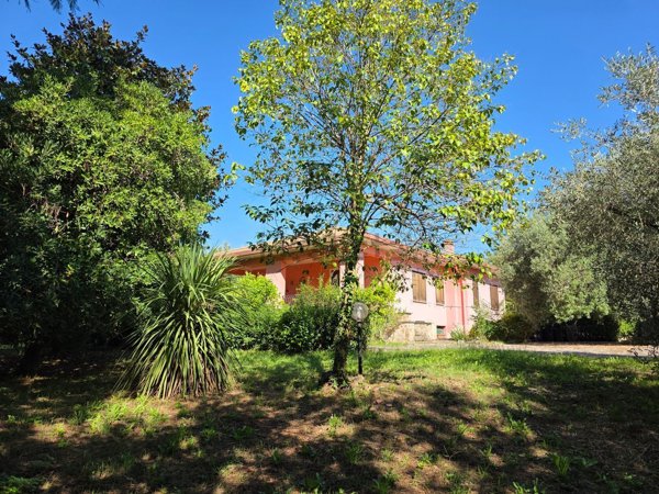 casa indipendente in vendita a Velletri