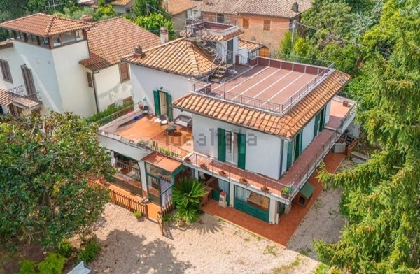 casa indipendente in vendita a Velletri