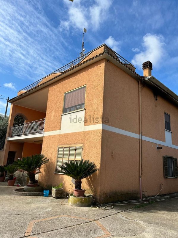 casa indipendente in vendita a Velletri