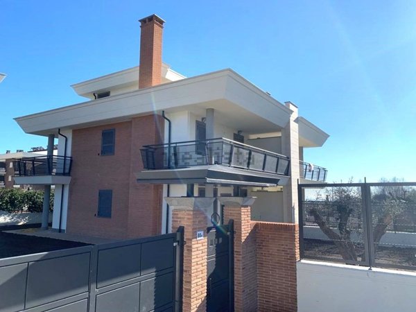 casa indipendente in vendita a Velletri