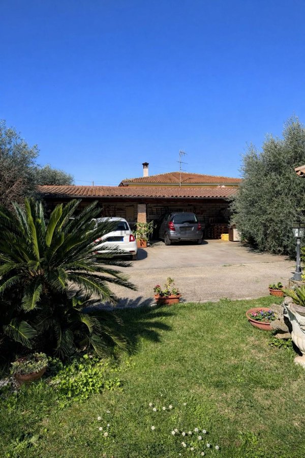 casa indipendente in vendita a Velletri