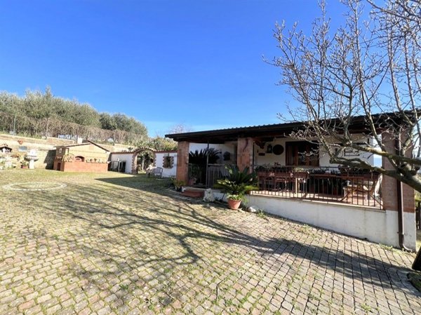 casa indipendente in vendita a Velletri