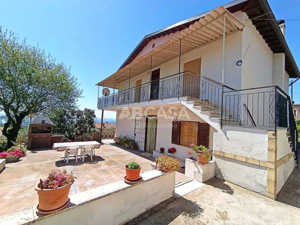 casa indipendente in vendita a Velletri