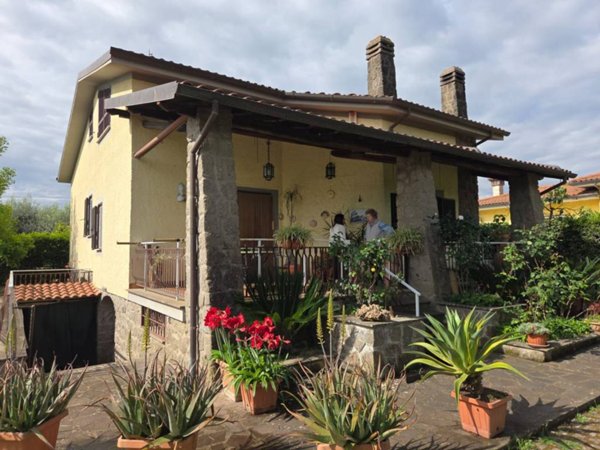 casa indipendente in vendita a Velletri