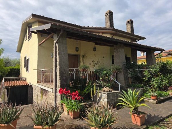 casa indipendente in vendita a Velletri