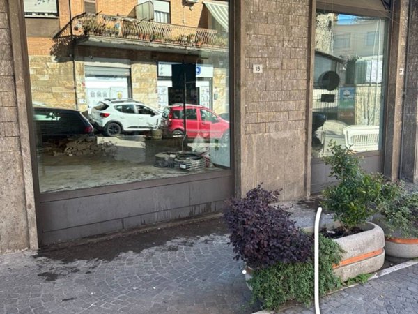 negozio in vendita a Velletri