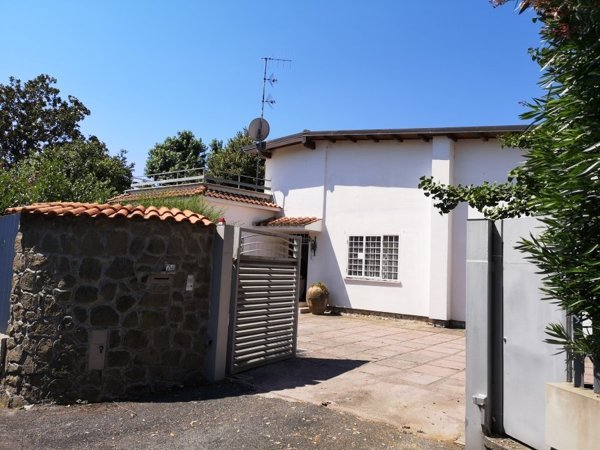 casa indipendente in vendita a Velletri