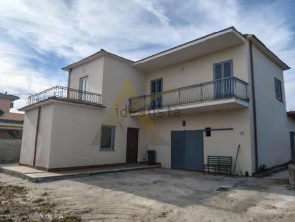 casa indipendente in vendita a Velletri