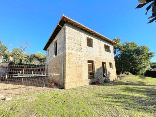 casa indipendente in vendita a Velletri