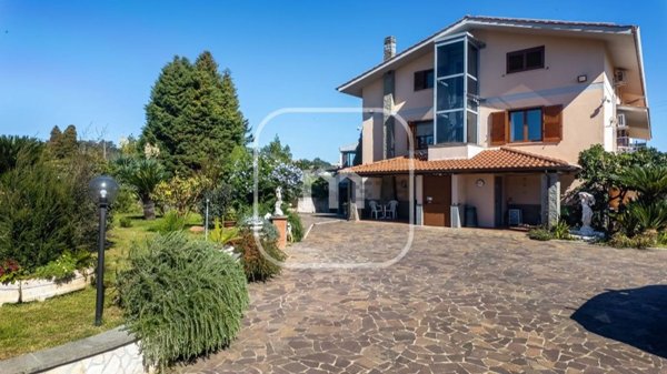 casa indipendente in vendita a Velletri