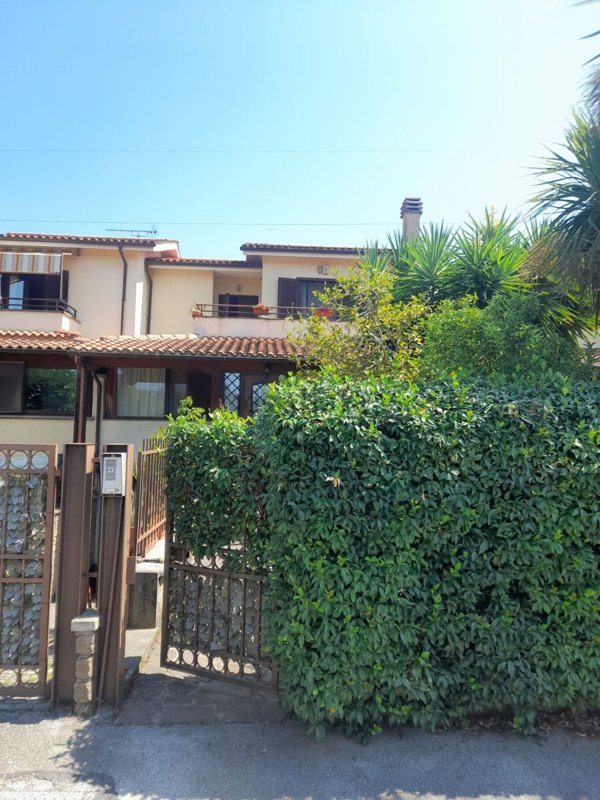 casa indipendente in vendita a Velletri