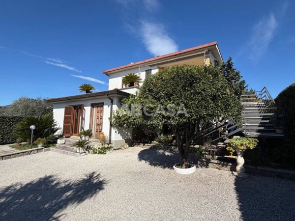 casa indipendente in vendita a Velletri
