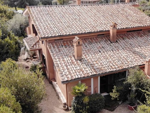 casa indipendente in vendita a Velletri