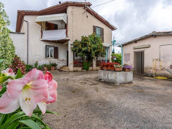 casa indipendente in vendita a Velletri