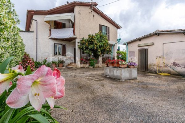 casa indipendente in vendita a Velletri