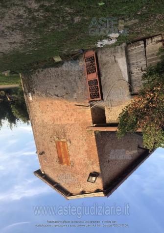 locale di sgombero in vendita a Velletri