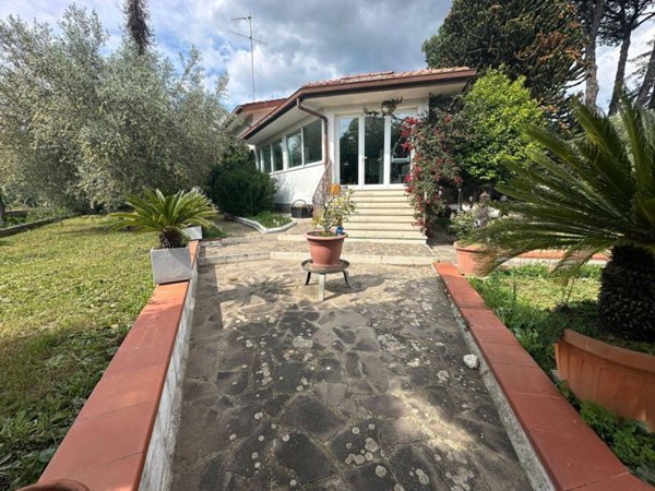 casa indipendente in vendita a Velletri