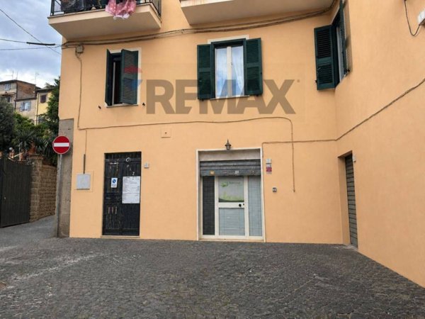 negozio in vendita a Velletri