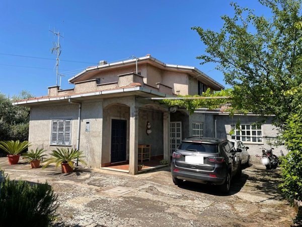 casa indipendente in vendita a Velletri