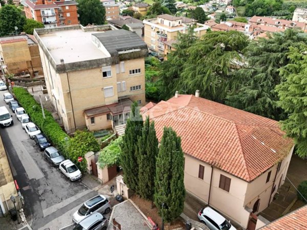 casa indipendente in vendita a Velletri