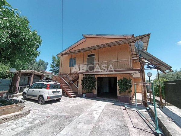 casa indipendente in vendita a Velletri
