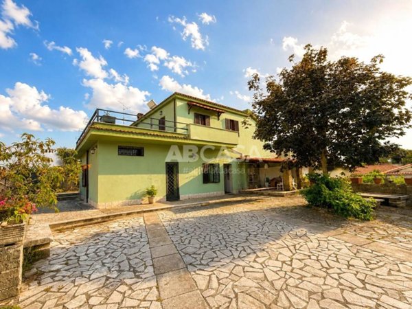 casa indipendente in vendita a Velletri
