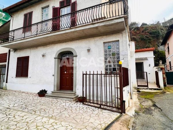 casa indipendente in vendita a Velletri
