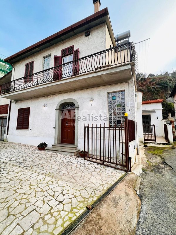 casa indipendente in vendita a Velletri