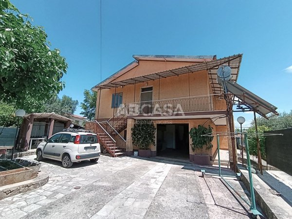 casa indipendente in vendita a Velletri