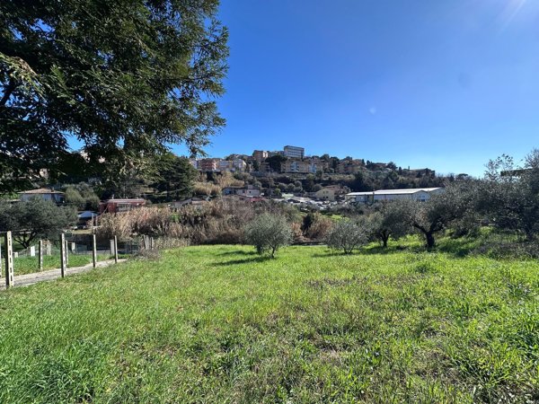 locale di sgombero in vendita a Velletri