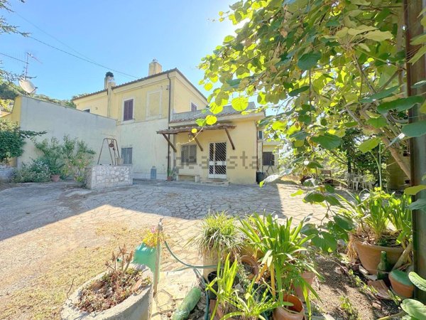 casa indipendente in vendita a Velletri