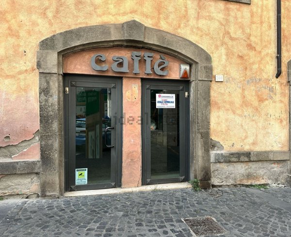 locale commerciale in vendita a Velletri