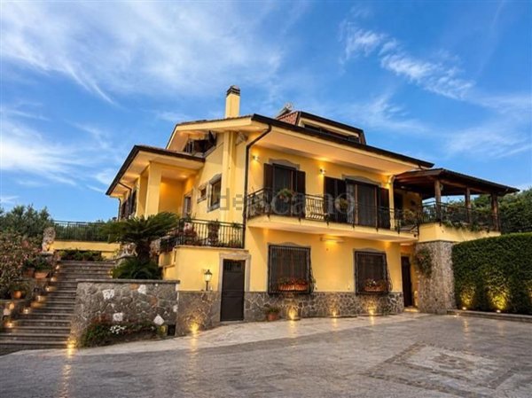 casa indipendente in vendita a Velletri