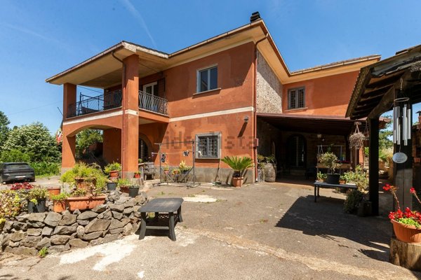 casa indipendente in vendita a Velletri