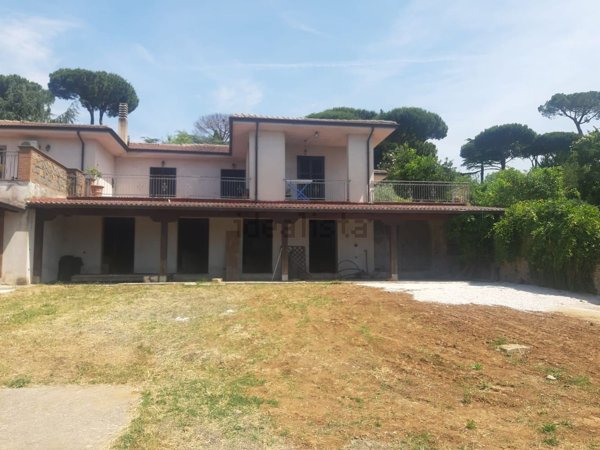 casa indipendente in vendita a Velletri