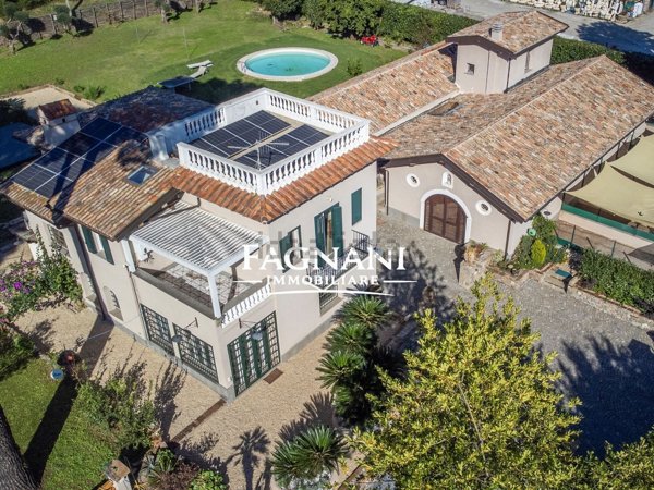 casa indipendente in vendita a Velletri