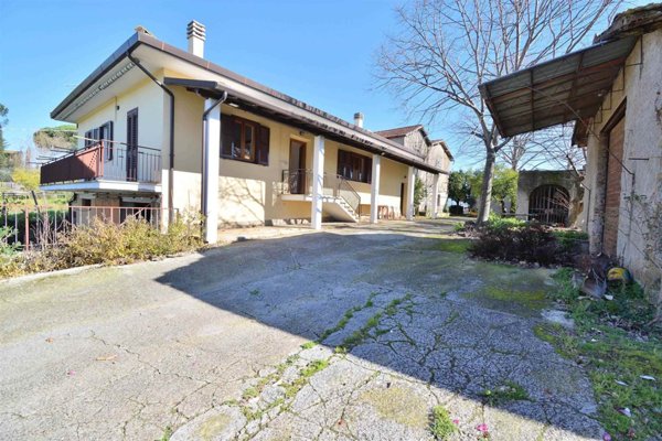 casa indipendente in vendita a Velletri