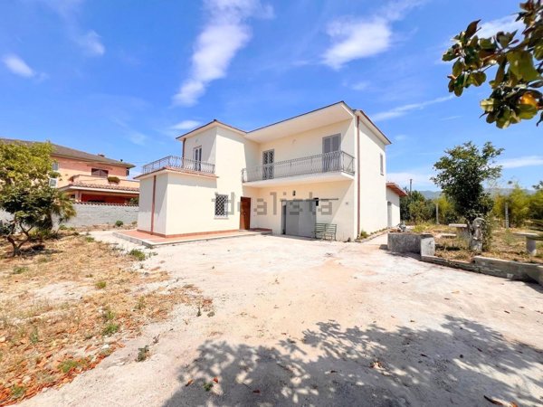 casa indipendente in vendita a Velletri