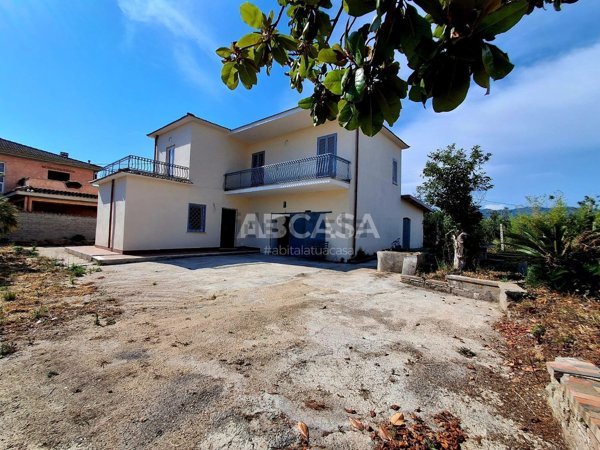casa indipendente in vendita a Velletri