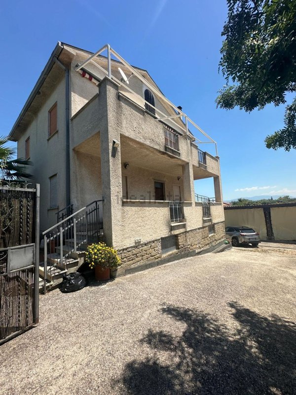 casa indipendente in vendita a Velletri