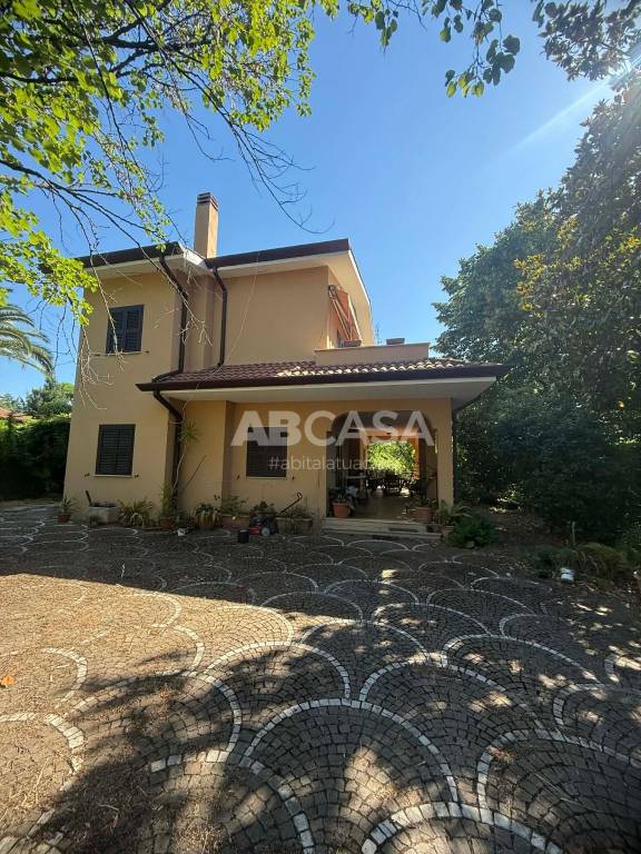 casa indipendente in vendita a Velletri
