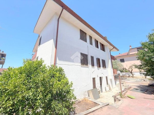 casa indipendente in vendita a Velletri