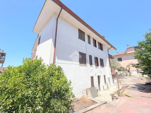casa indipendente in vendita a Velletri
